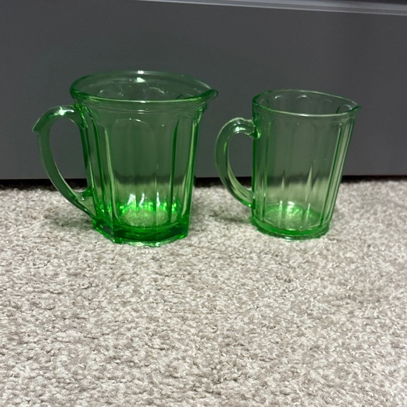 Vintage Hazel Atlas Green glass pitcher set of 2 ribbon pattern paneled design - Picture 1 of 16